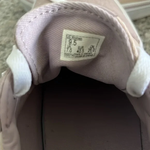 Woman’s Vans - Picture 3 of 4